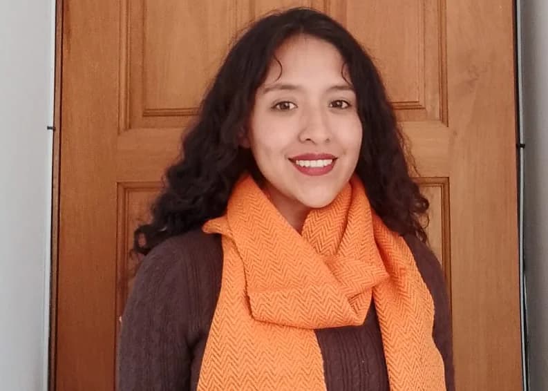 Loom-woven scarf